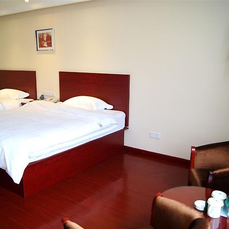 Greentree Alliance Guangxi Hezhou Babu District Lingfeng Square Hotel Exterior photo