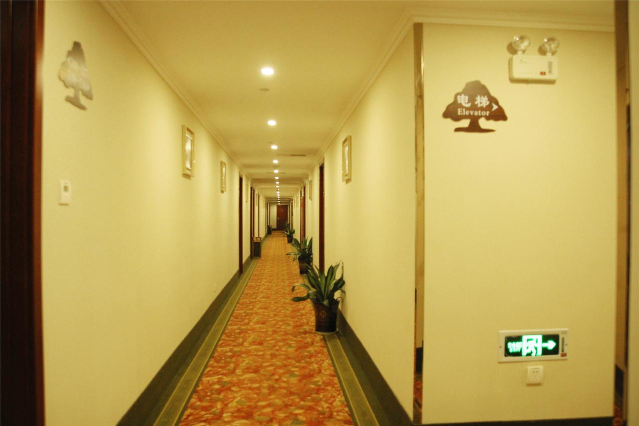 Greentree Alliance Guangxi Hezhou Babu District Lingfeng Square Hotel Exterior photo
