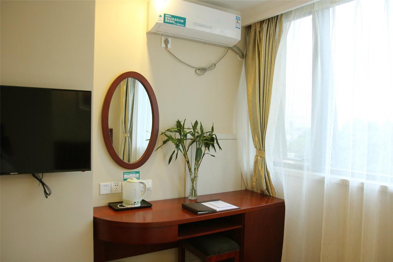 Greentree Alliance Guangxi Hezhou Babu District Lingfeng Square Hotel Exterior photo